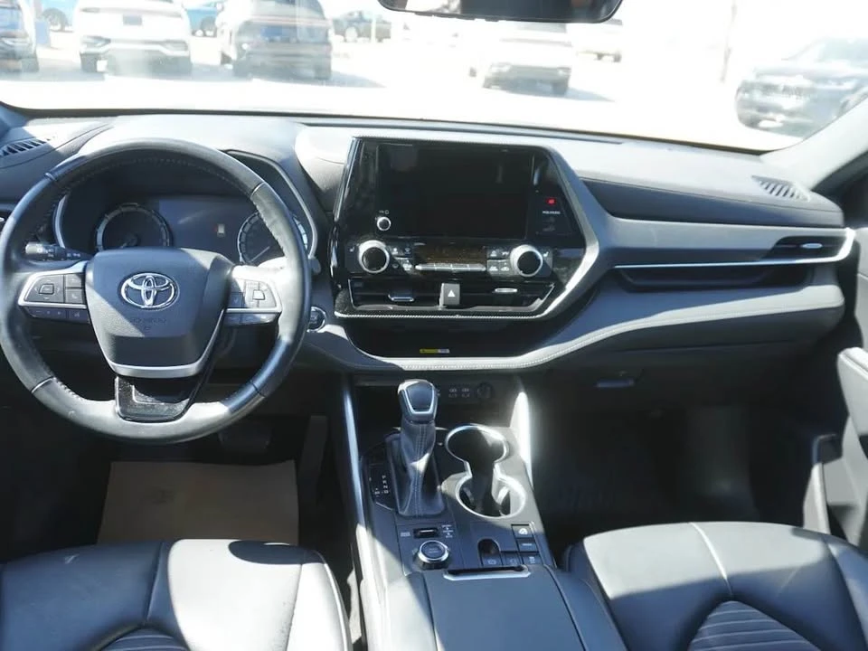 2023 Toyota Highlander - Image 11 of 17