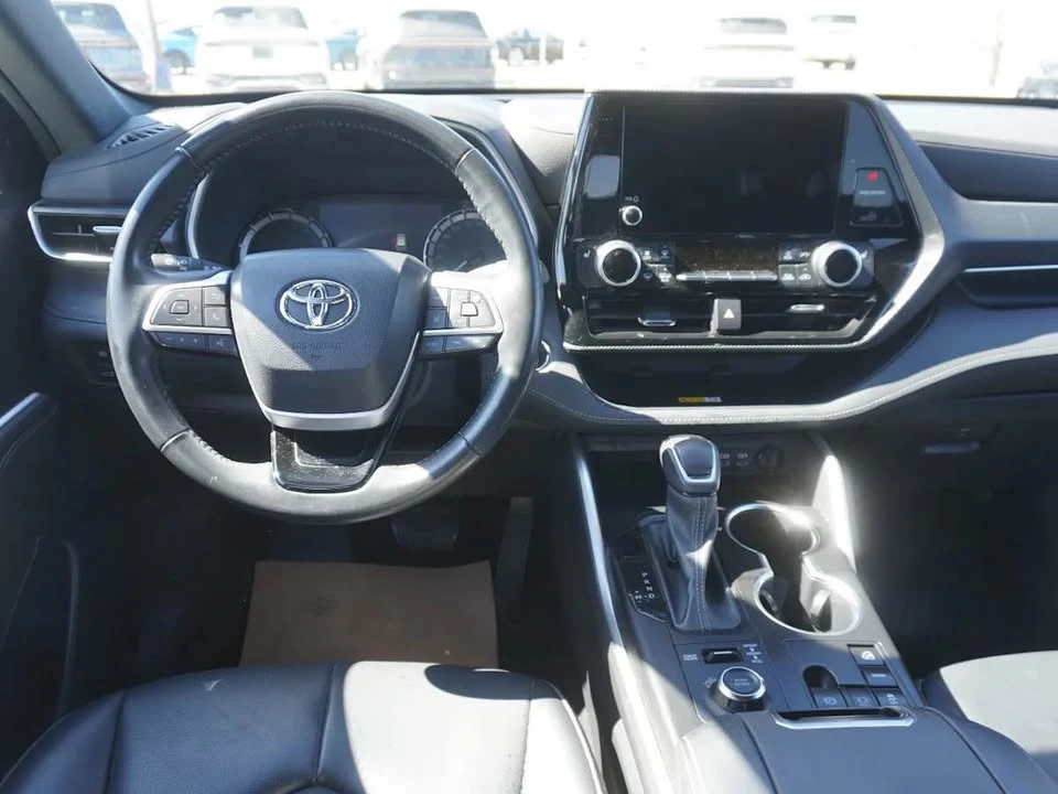 2023 Toyota Highlander - Image 10 of 17