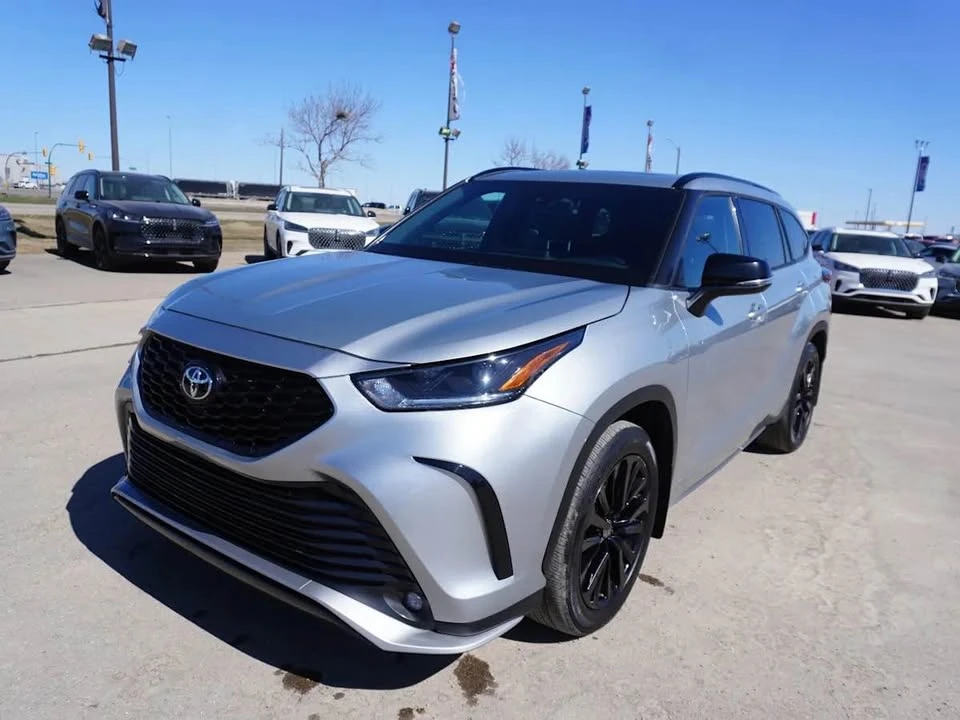 2023 Toyota Highlander - Image 3 of 17