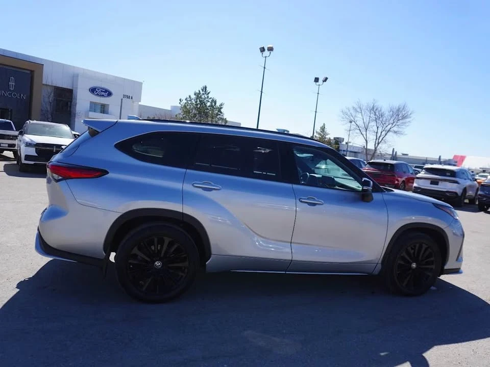 2023 Toyota Highlander - Image 8 of 17