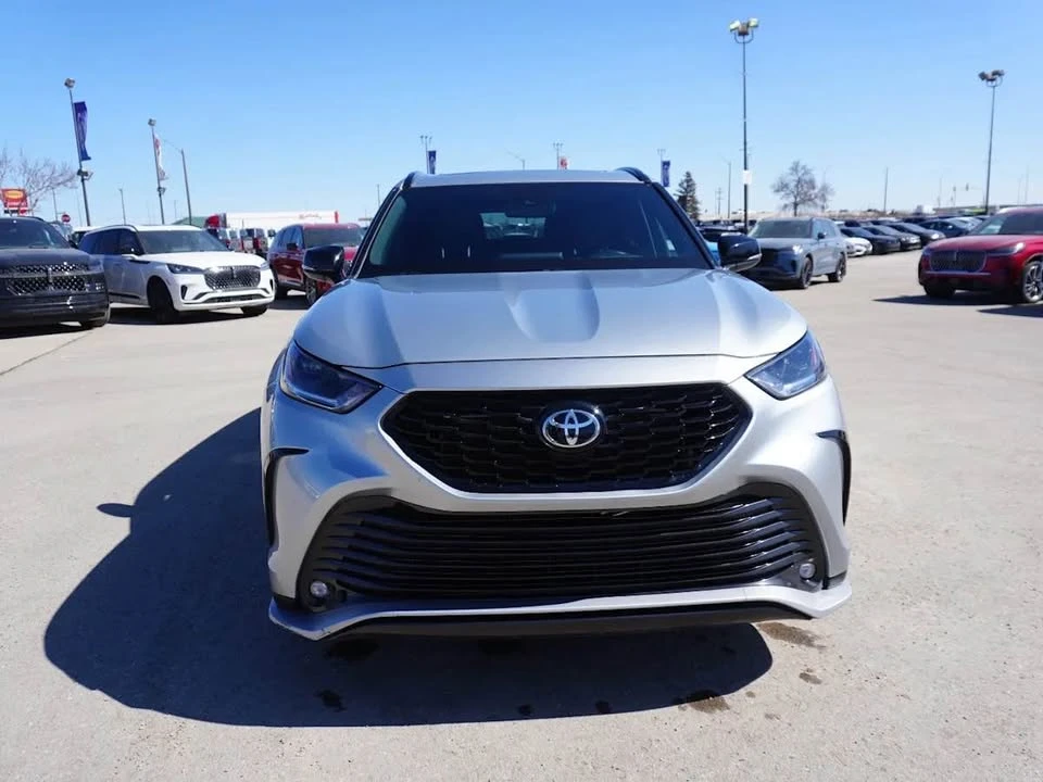 2023 Toyota Highlander - Image 2 of 17