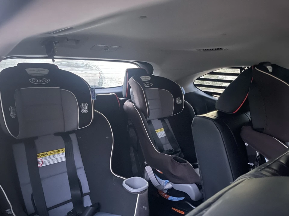 2023 Toyota Highlander - Image 10 of 17