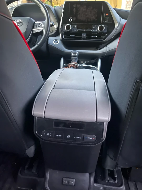 2023 Toyota Highlander - Image 9 of 17