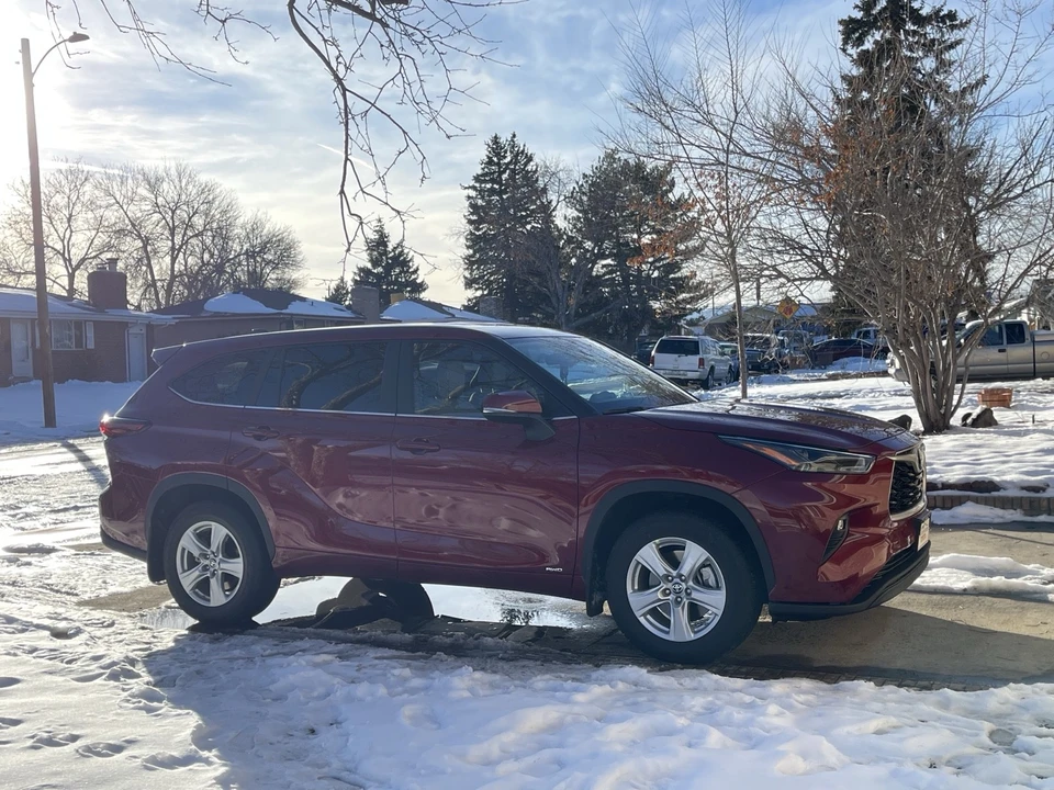 2023 Toyota Highlander - Image 3 of 17