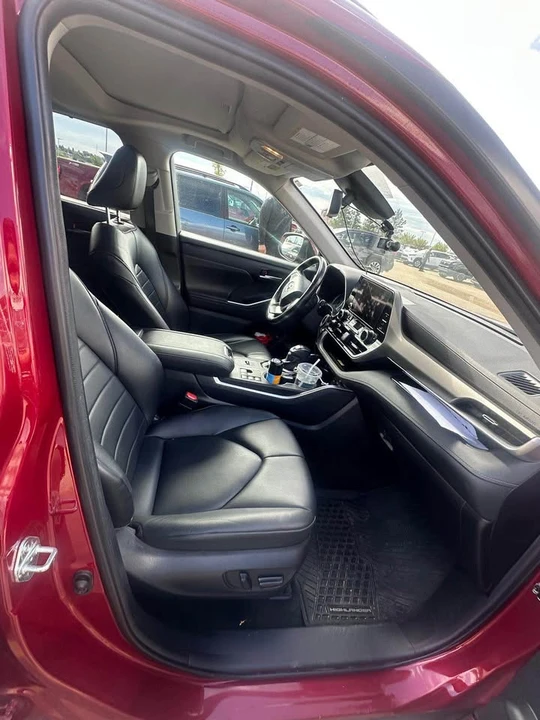 2023 Toyota Highlander - Image 4 of 6