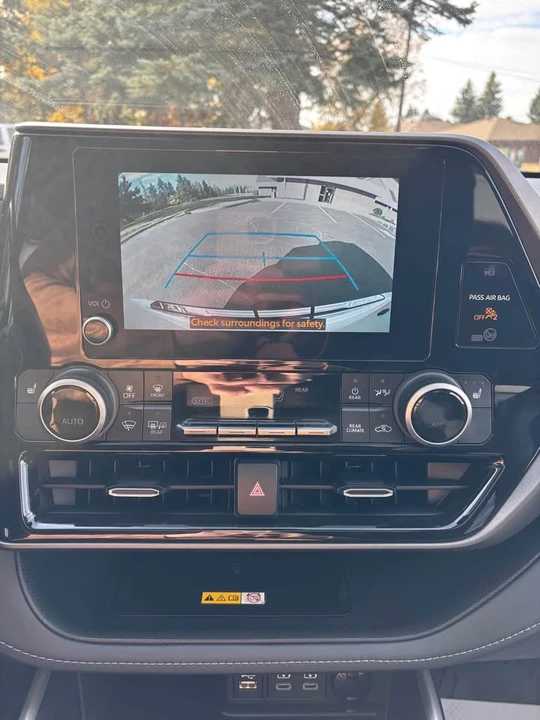 2023 Toyota Highlander - Image 11 of 12