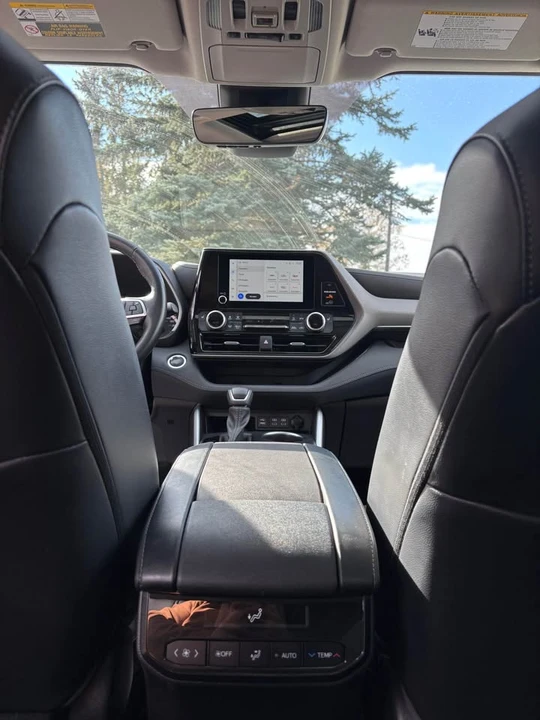 2023 Toyota Highlander - Image 8 of 12