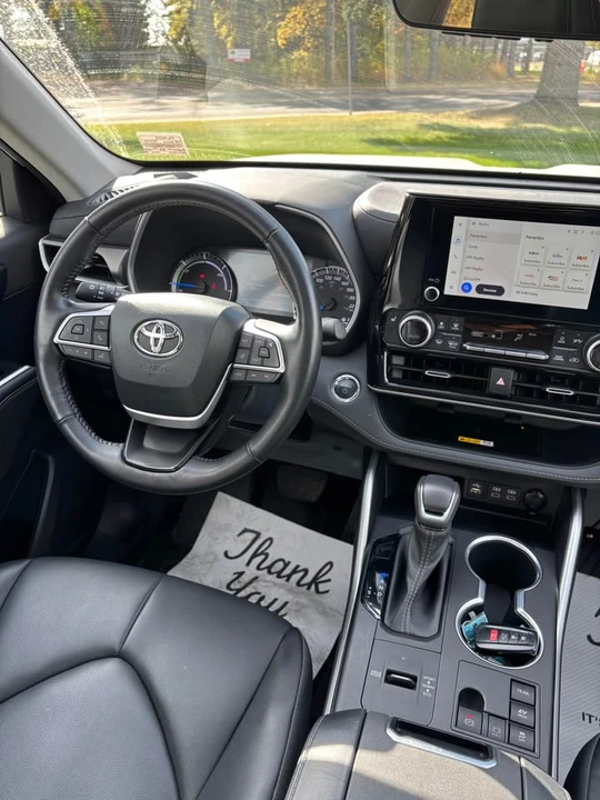 2023 Toyota Highlander - Image 9 of 12