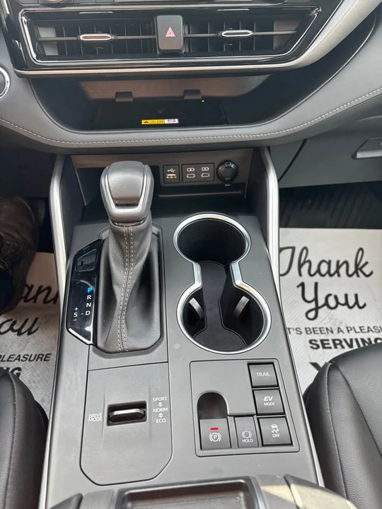 2023 Toyota Highlander - Image 10 of 12