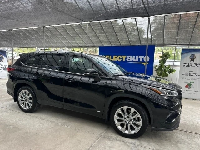 2023 Toyota Highlander - Image 4 of 12