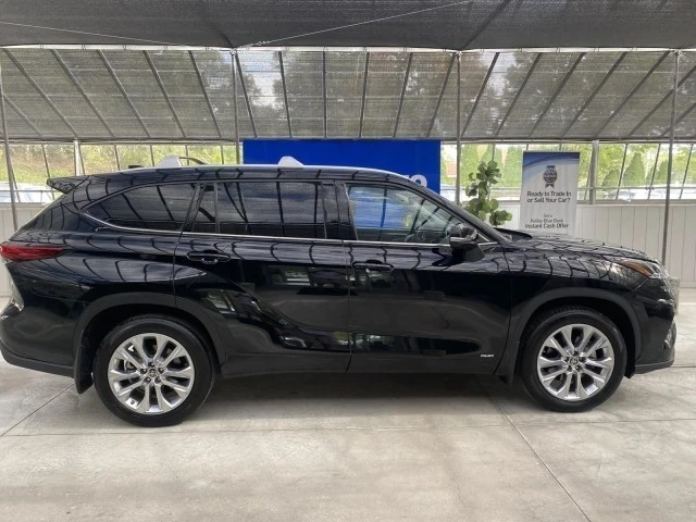 2023 Toyota Highlander - Image 10 of 12