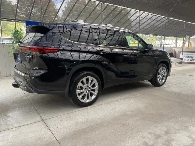2023 Toyota Highlander - Image 8 of 12