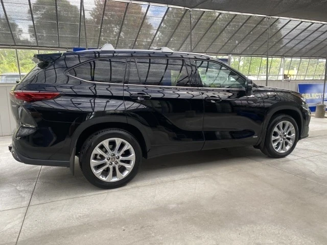 2023 Toyota Highlander - Image 9 of 12