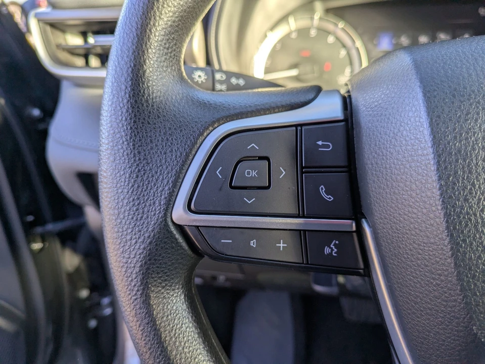 2023 Toyota Highlander - Image 18 of 21