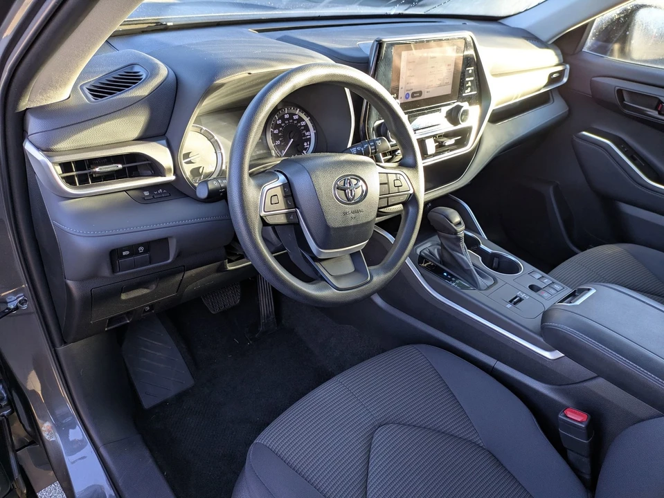 2023 Toyota Highlander - Image 14 of 21