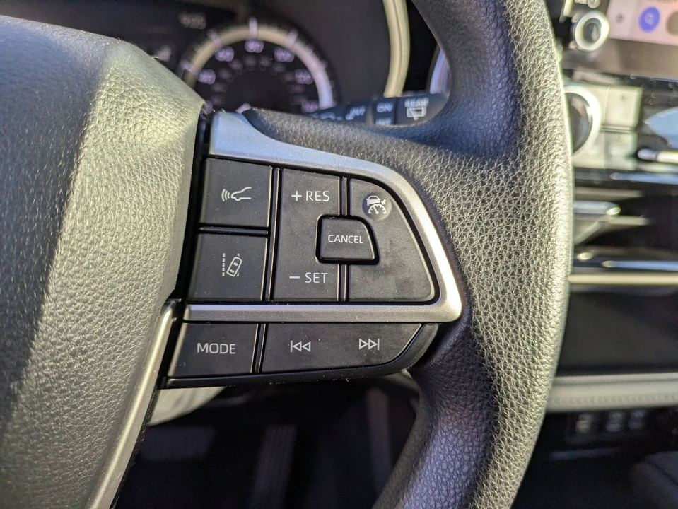 2023 Toyota Highlander - Image 19 of 21