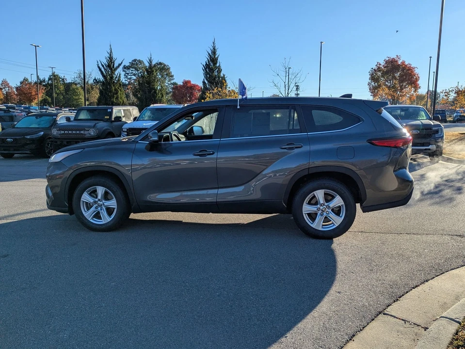 2023 Toyota Highlander - Image 7 of 21
