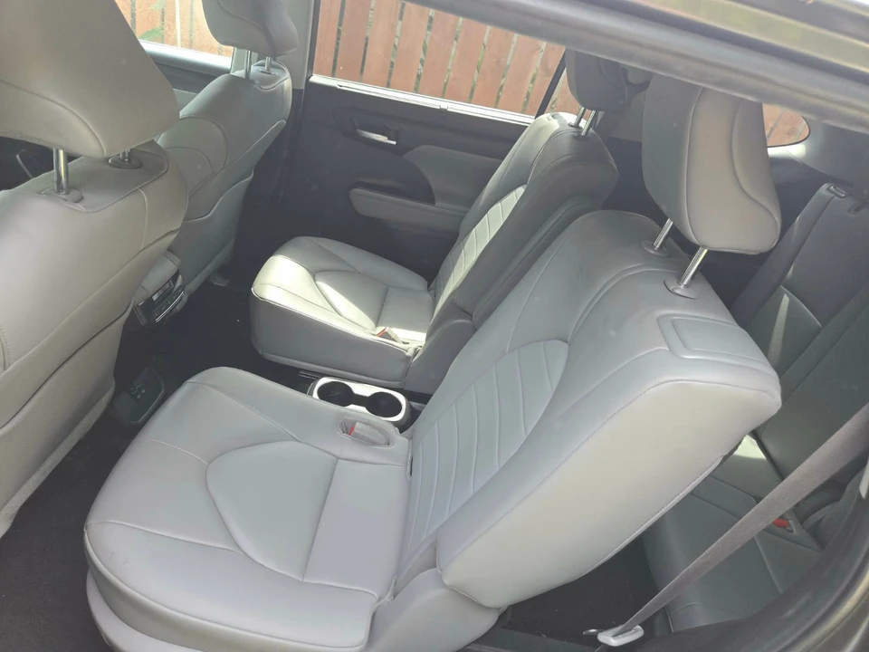 2023 Toyota Highlander - Image 12 of 21