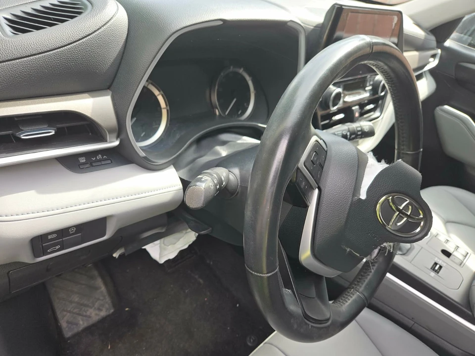 2023 Toyota Highlander - Image 17 of 21