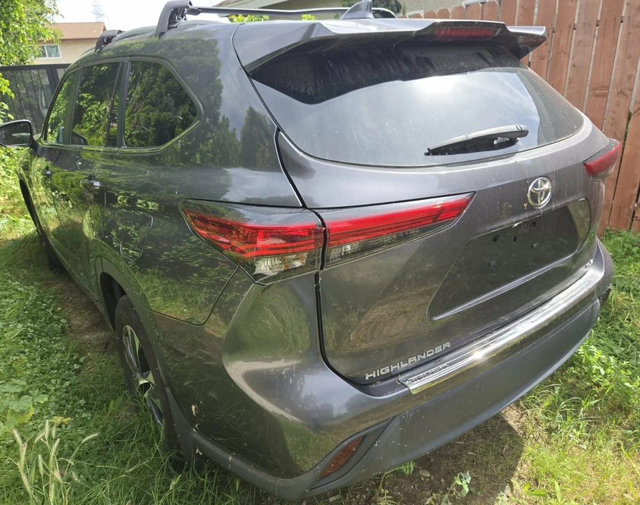 2023 Toyota Highlander - Image 4 of 21