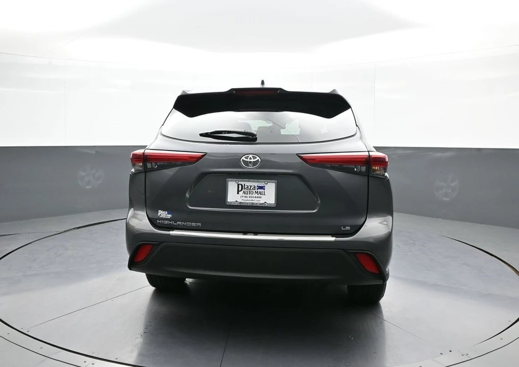 2023 Toyota Highlander - Image 7 of 12
