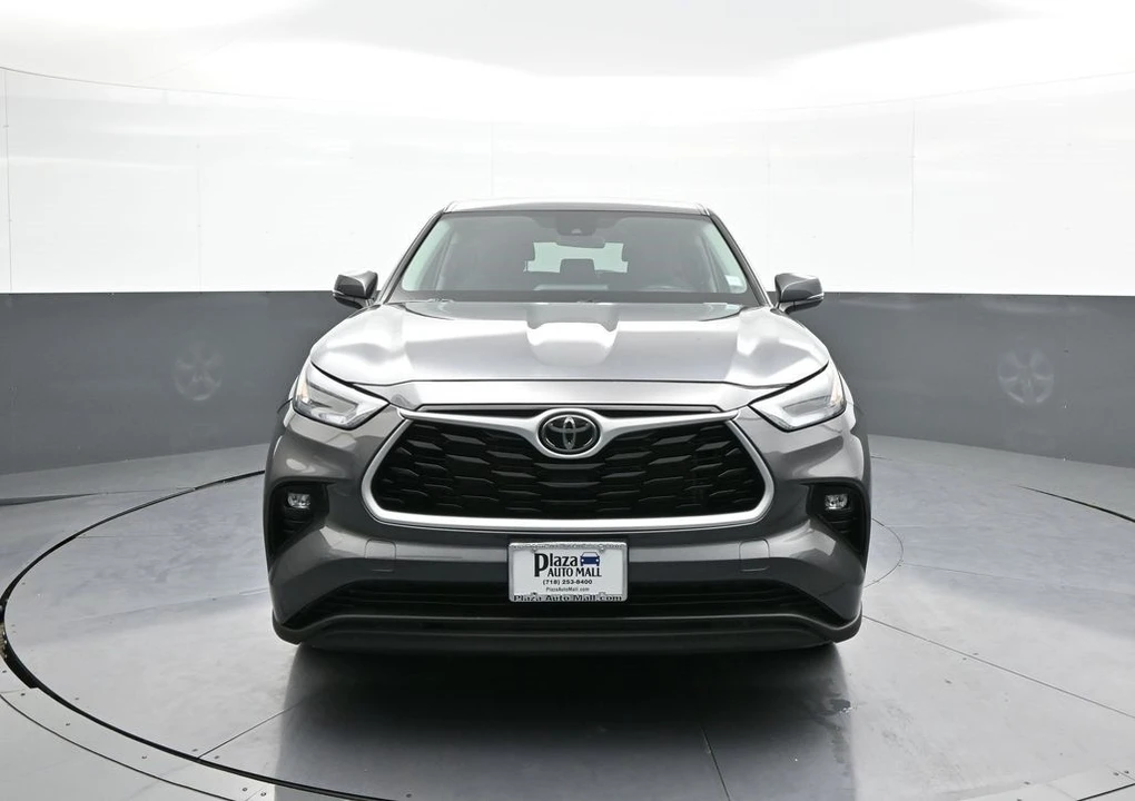 2023 Toyota Highlander - Image 2 of 12