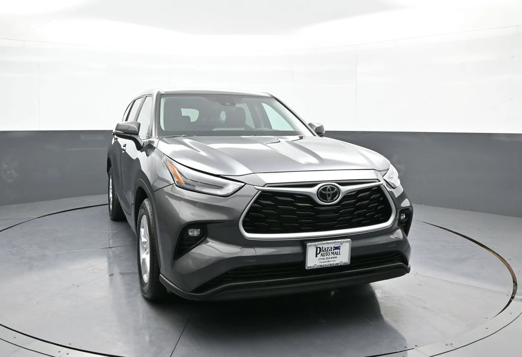 2023 Toyota Highlander - Image 3 of 12