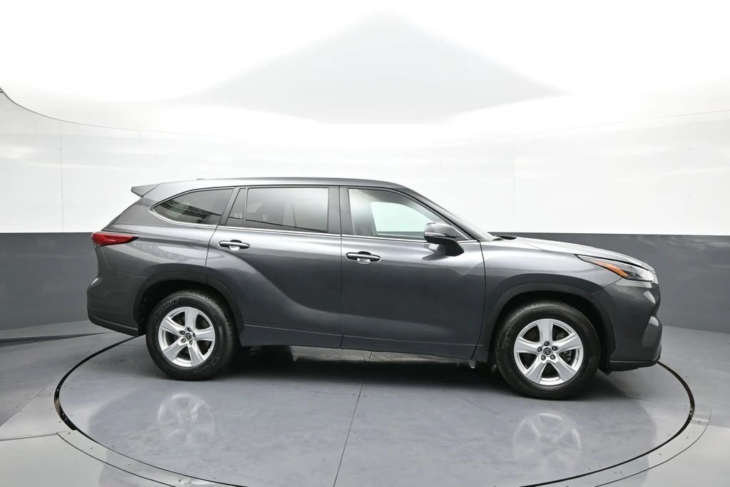 2023 Toyota Highlander - Image 5 of 12