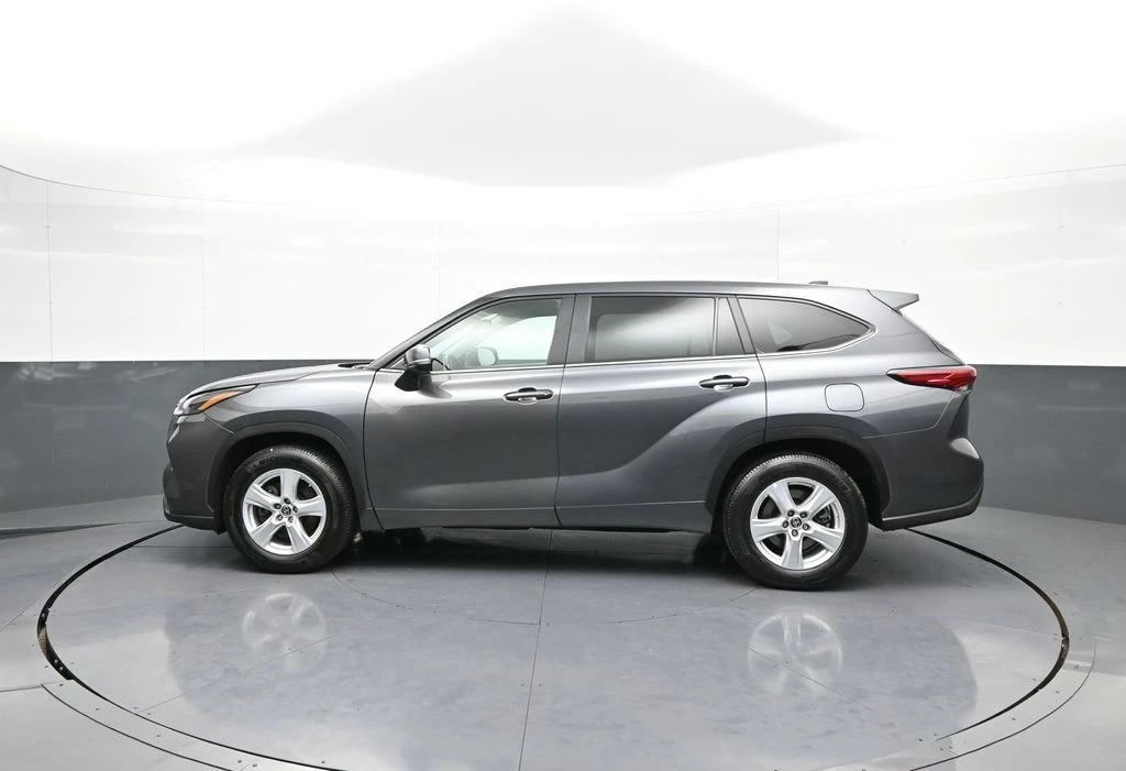 2023 Toyota Highlander - Image 9 of 12