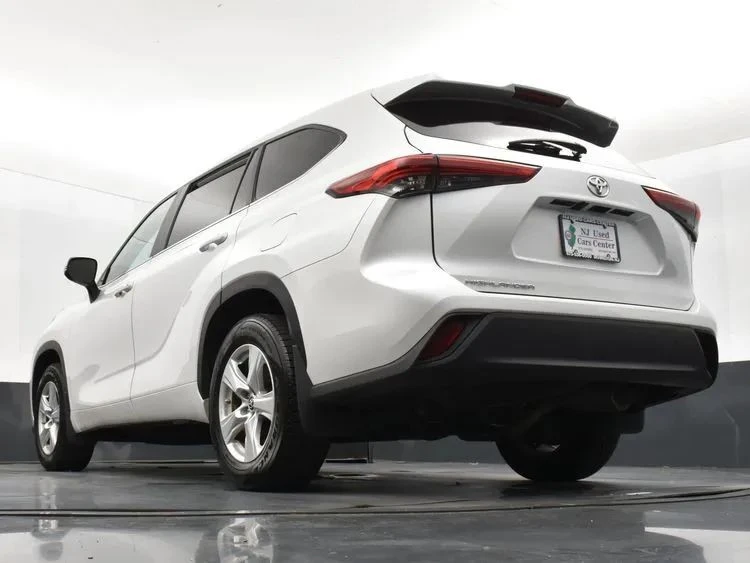 2023 Toyota Highlander - Image 11 of 12