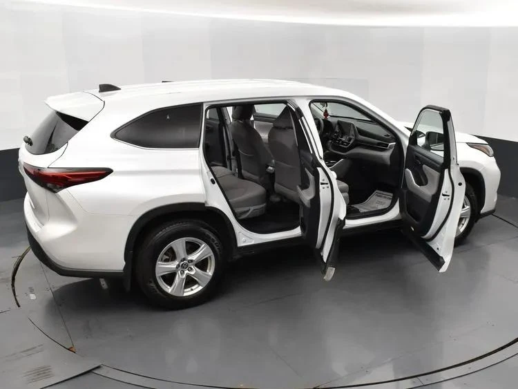 2023 Toyota Highlander - Image 5 of 12