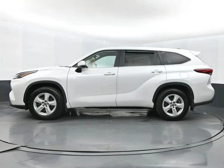 2023 Toyota Highlander - Image 4 of 12