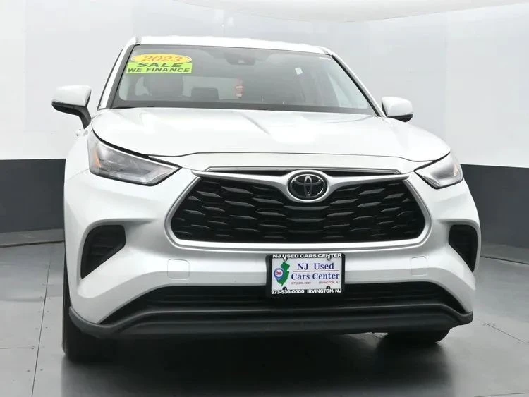 2023 Toyota Highlander - Image 2 of 12