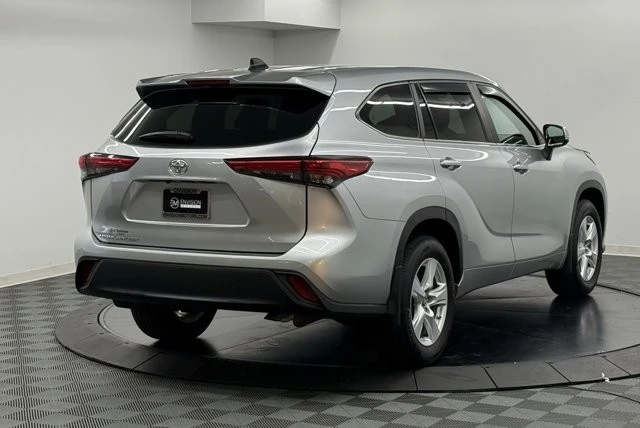 2023 Toyota Highlander - Image 6 of 12