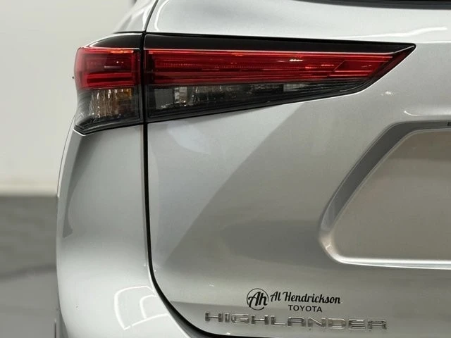 2023 Toyota Highlander - Image 9 of 12