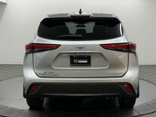 2023 Toyota Highlander - Image 8 of 12
