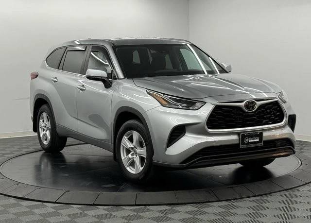 2023 Toyota Highlander - Image 5 of 12