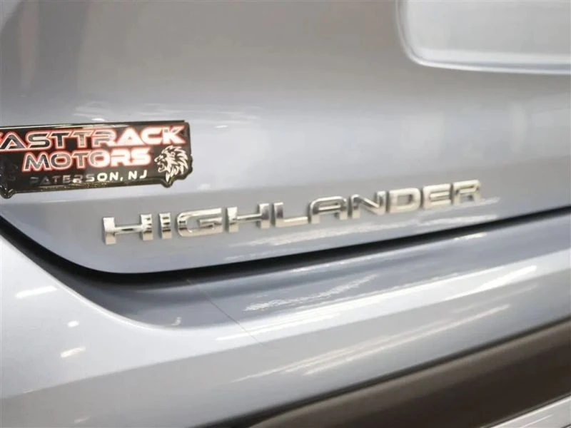 2023 Toyota Highlander - Image 8 of 12