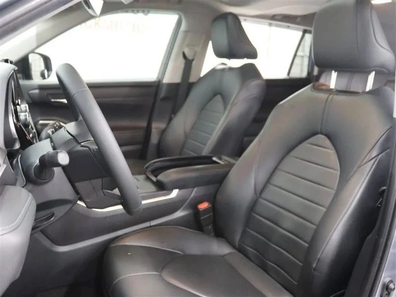 2023 Toyota Highlander - Image 10 of 12