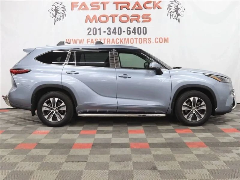 2023 Toyota Highlander - Image 4 of 12