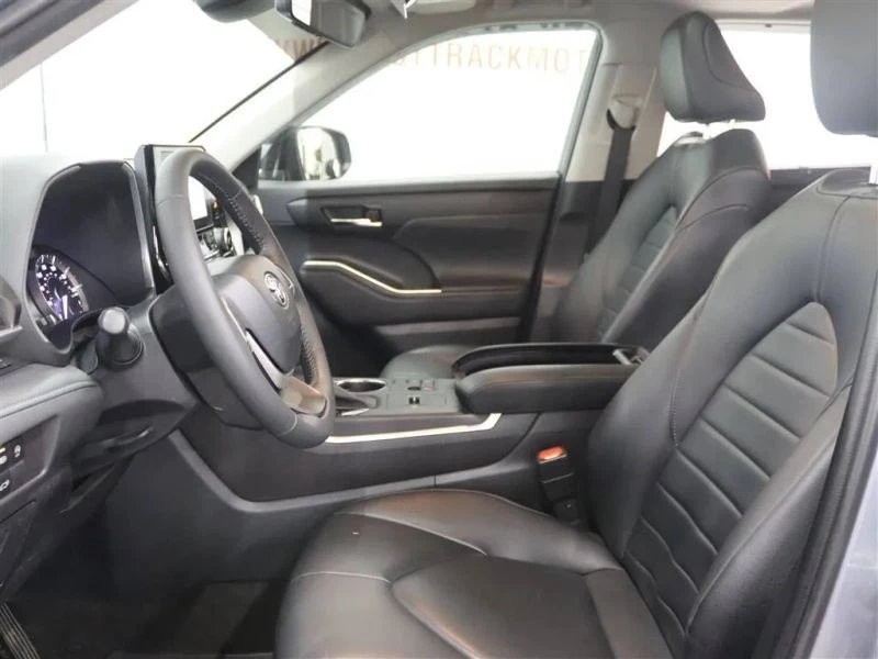 2023 Toyota Highlander - Image 11 of 12