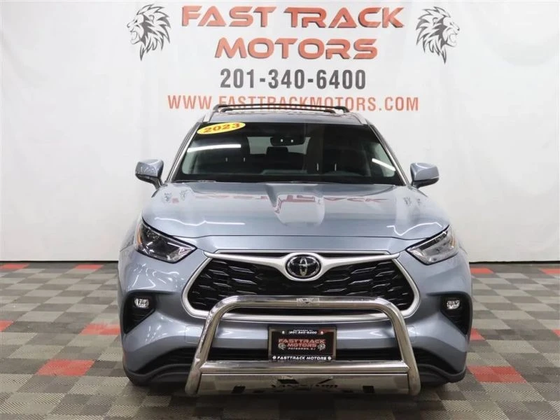 2023 Toyota Highlander - Image 2 of 12