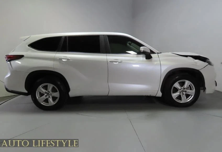2023 Toyota Highlander - Image 9 of 21