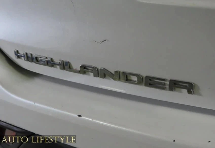 2023 Toyota Highlander - Image 16 of 21