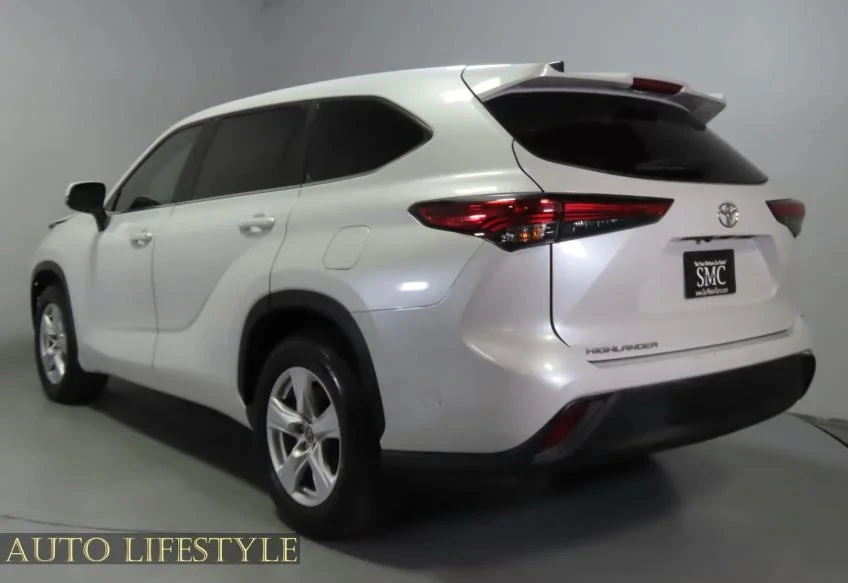 2023 Toyota Highlander - Image 8 of 21