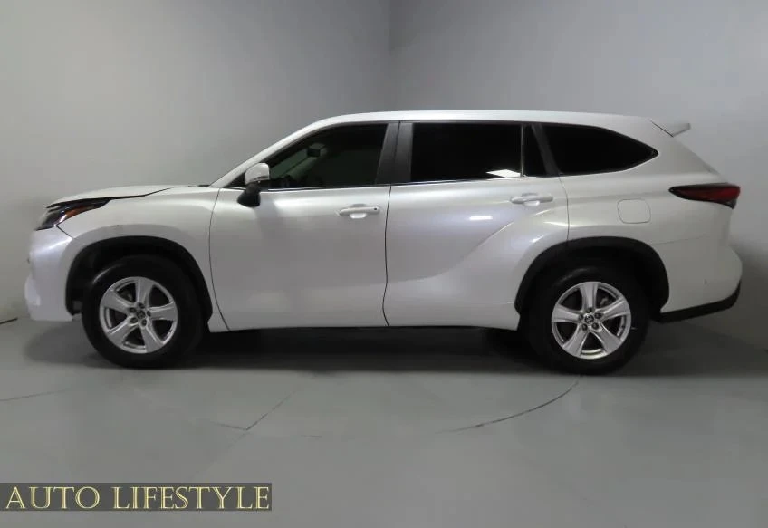 2023 Toyota Highlander - Image 10 of 21
