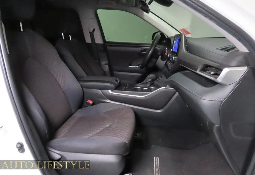 2023 Toyota Highlander - Image 20 of 21