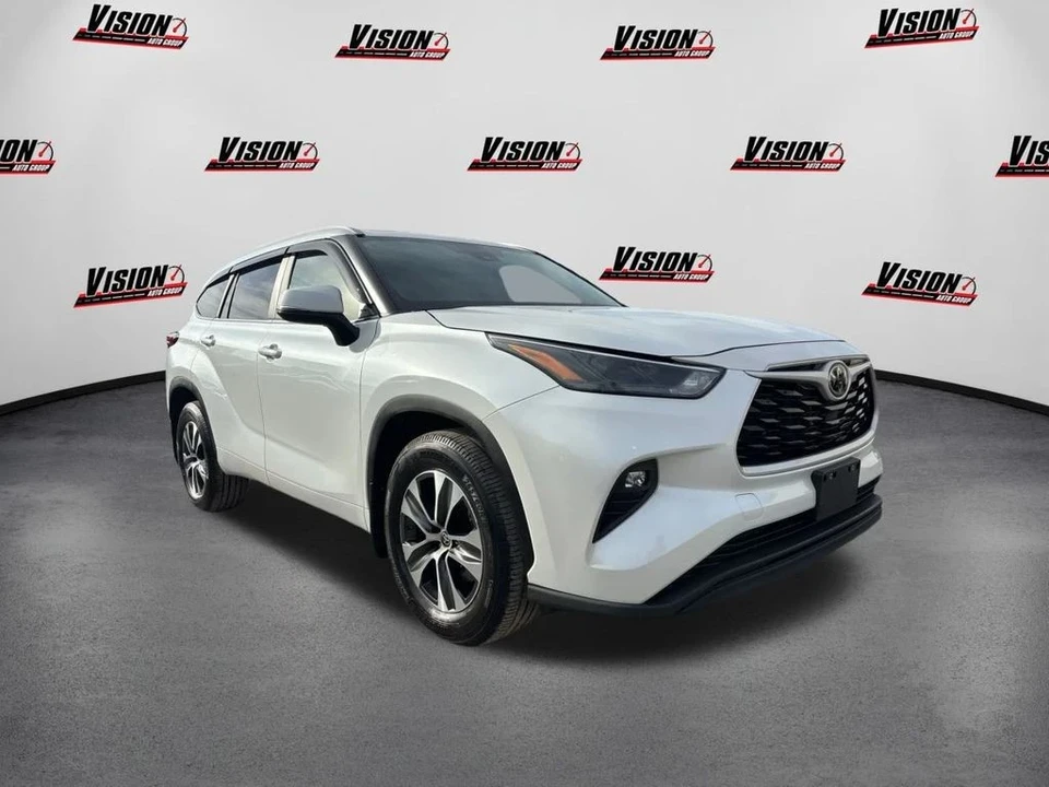 2023 Toyota Highlander - Image 3 of 12