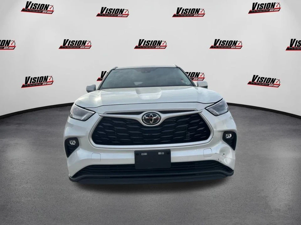 2023 Toyota Highlander - Image 2 of 12