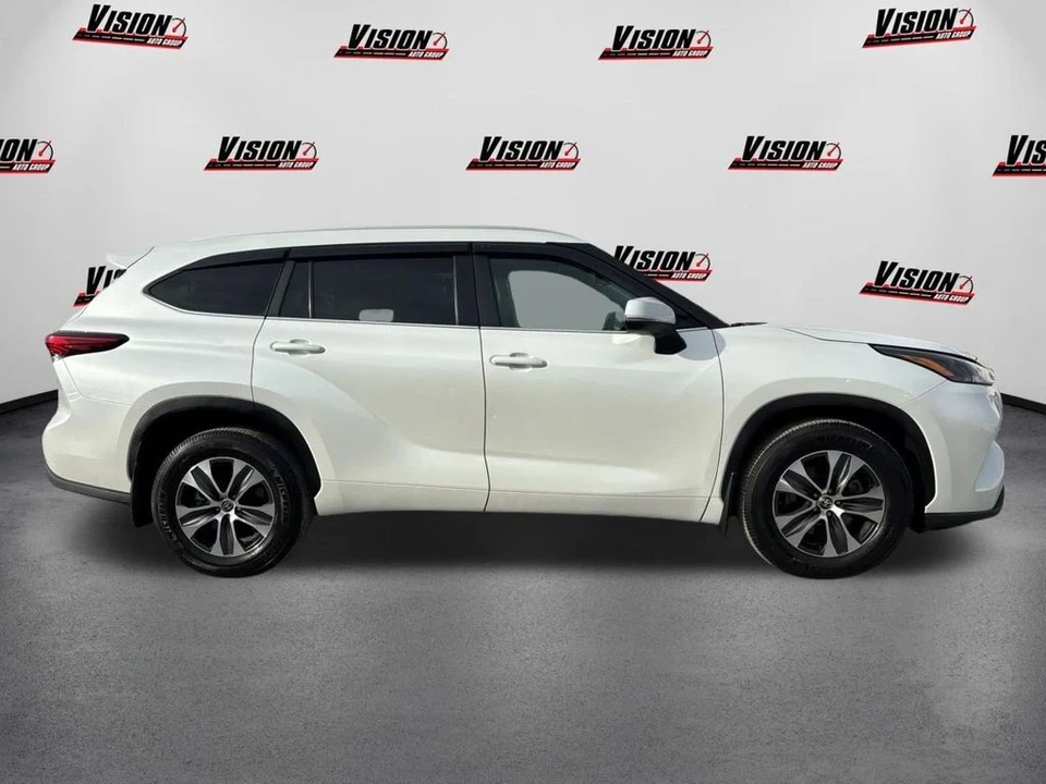 2023 Toyota Highlander - Image 4 of 12